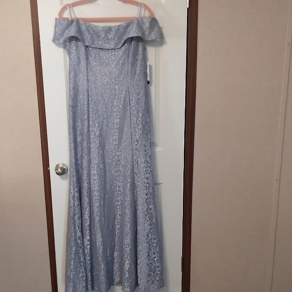 CACHET' NY Lace off the Shoulder Sky Blue Silver Trumpet Evening Gown Sparkle 14 - Picture 3 of 9